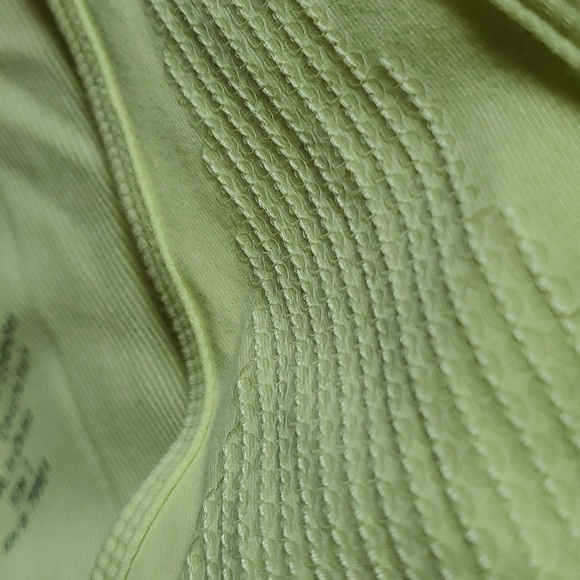 Chico's top women’s size 1 chico's M sz 8 yellow zenergy tank top sleeveless - Picture 8 of 14